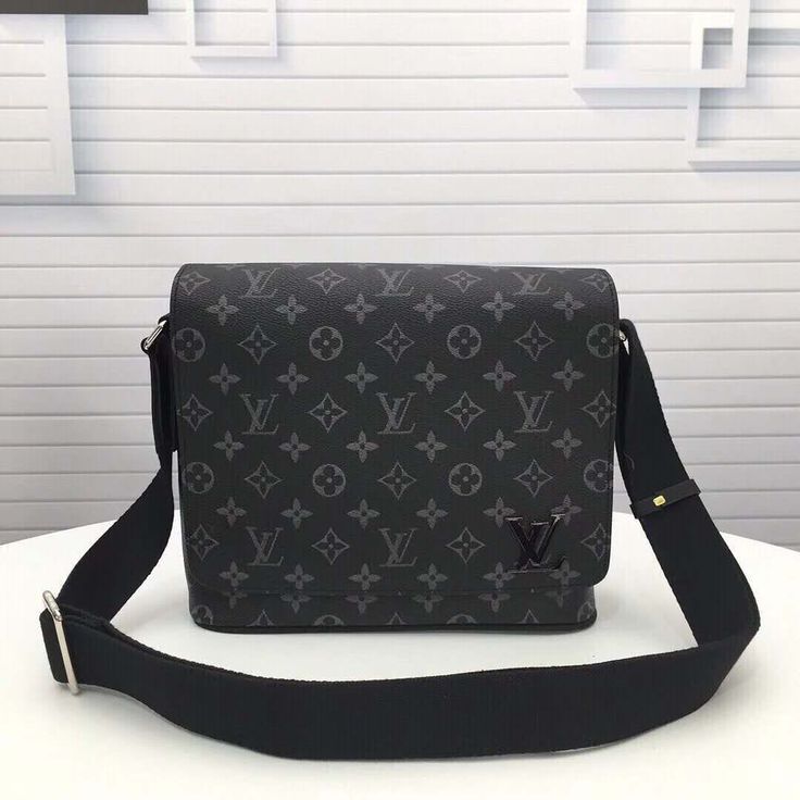 Louis Vuitton Hand-Bag