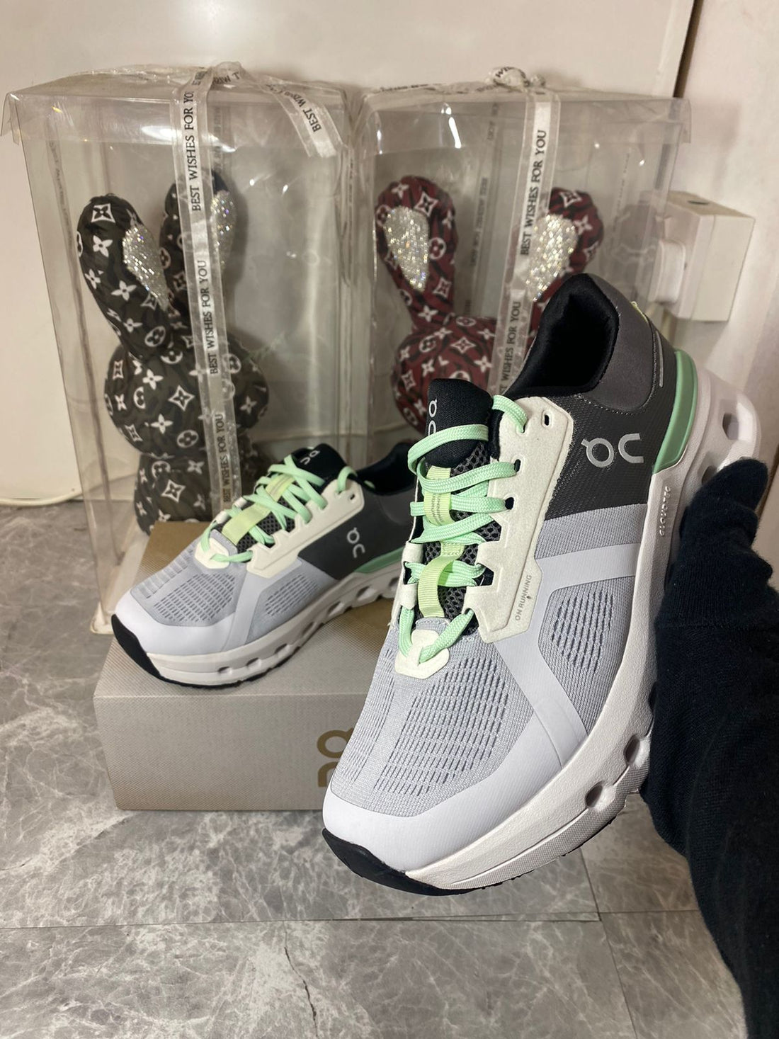ON Cloudrunner 2 grey and sage