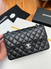 SMALL CLASSIC HANDBAG