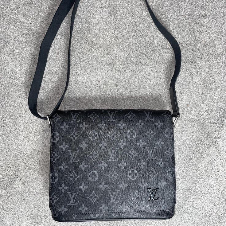 Louis Vuitton Hand-Bag