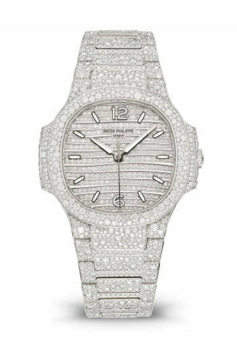 Patek Philippe Nautilus Luxury Self-Winding Watch with Elegant Design Profile